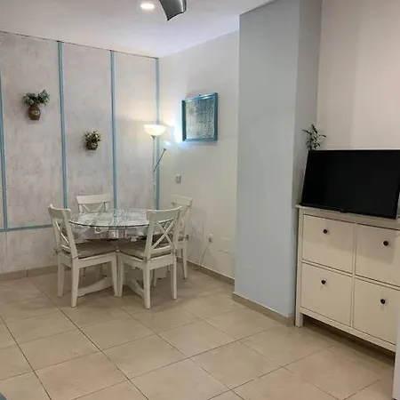 Cozy Apartment By The Sea Estepona Exterior photo