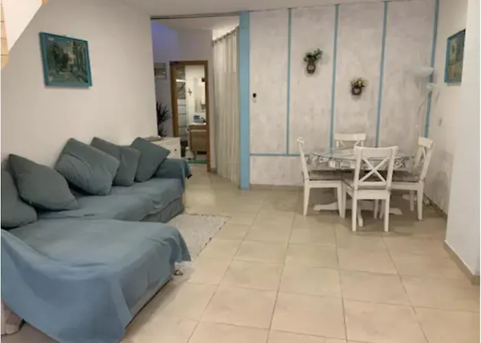 Cozy Apartment By The Sea
